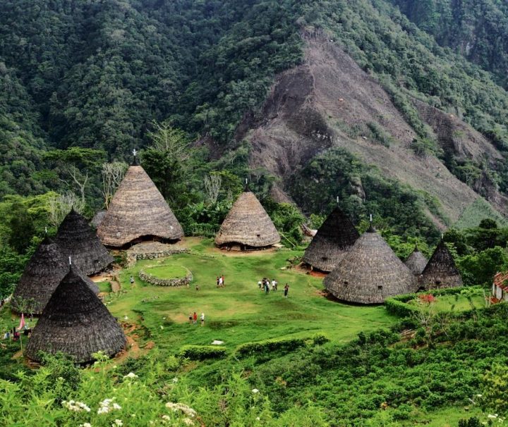 Paket Tour Wae Rebo dan Overland Flores 5 Hari 4 Malam (5H4M)