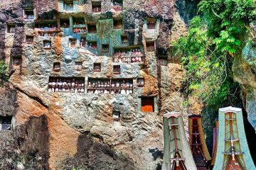 Paket Tour Makassar 5 Hari 4 Malam (5H4M): Tana Toraja dan Tanjung Bira