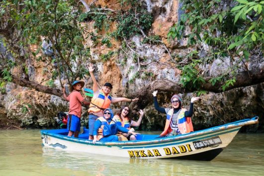 sungai maron pacitan