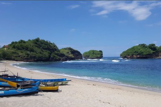 Pantai Watu Karung