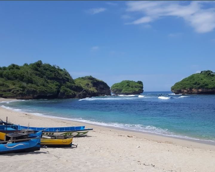 Pantai Watu Karung