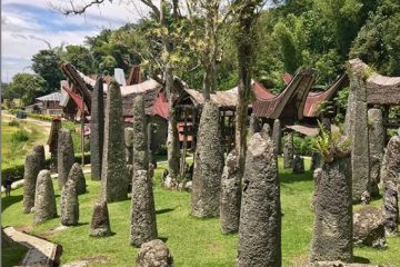 Paket Tour Makassar 5 Hari 4 Malam (5H4M): Tana Toraja dan Tanjung Bira
