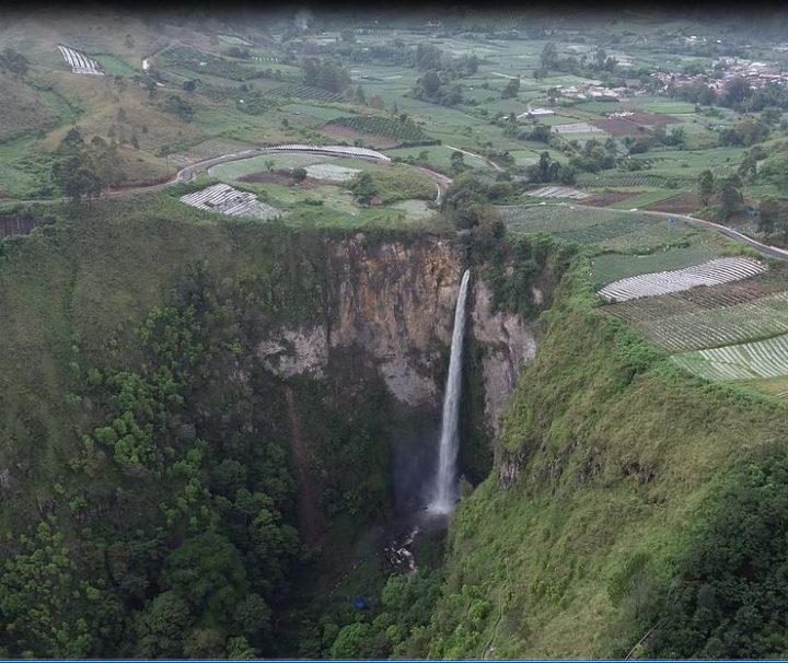 Paket Tour Sumatra Utara 5 Hari 4 Malam (5H4M): Samosir, Danau Toba, Kota Medan