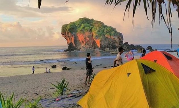 7 Hal Menarik Pantai Jungwok, Memikat Hati