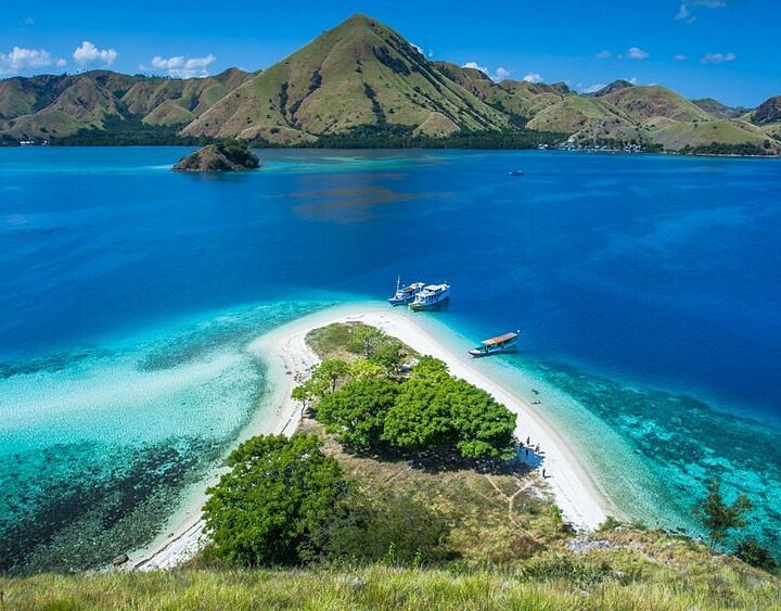 Paket Tour Pulau Komodo 2 Hari 1 Malam (2H1M)