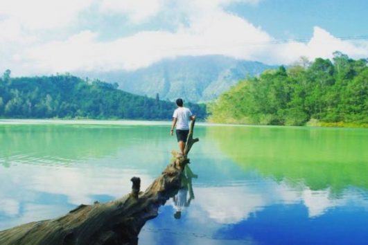 telaga warna dieng