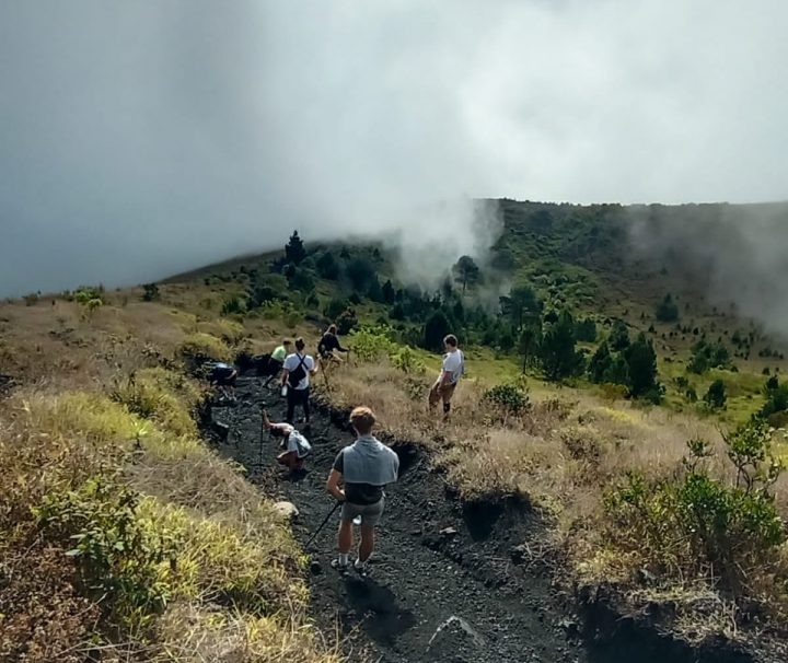 Paket Hiking Gunung Papandayan 1 Hari
