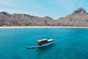 Sewa Kapal Labuhan Bajo Vidi Liveaboard