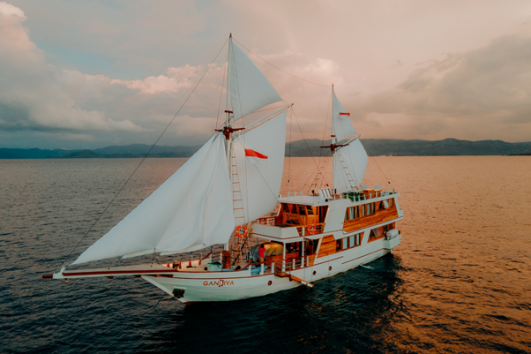 Sewa Kapal Labuan Bajo Gandhiva Phinisi