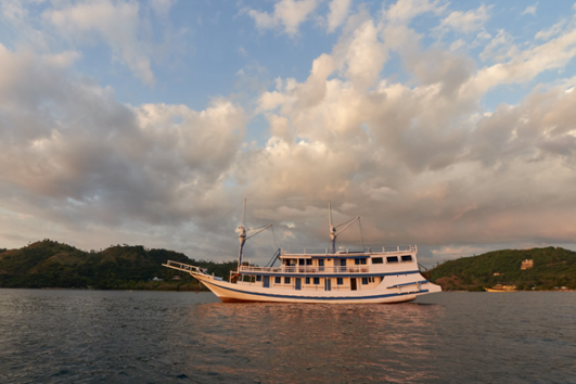 Sewa Kapal Labuan Bajo La Nissa Liveaboard