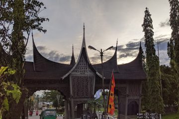 Paket Tour Padang Sumbar Minangkabau 3 Hari 2 Malam (3H2M)