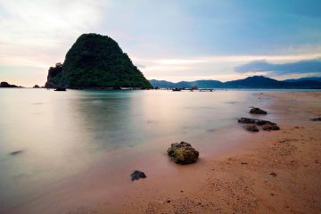 Paket Tour Banyuwangi 2 Hari 1 Malam (2H1M) : Pantai Pulau Merah dan Kawah Ijen