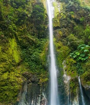 PAKET TOUR WISATA MEDAN-DANAU TOBA 3D2N: PULAU SAMOSIR DAN BERASTAGI
