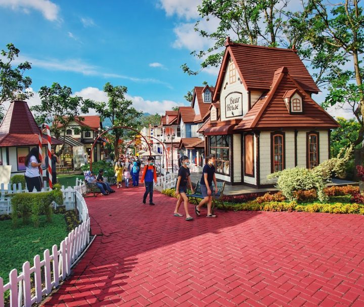 Paket Tour Bandung 1 Hari: The Lodge Maribaya, Gunung Tangkuban Perahu Dan Kota Mini