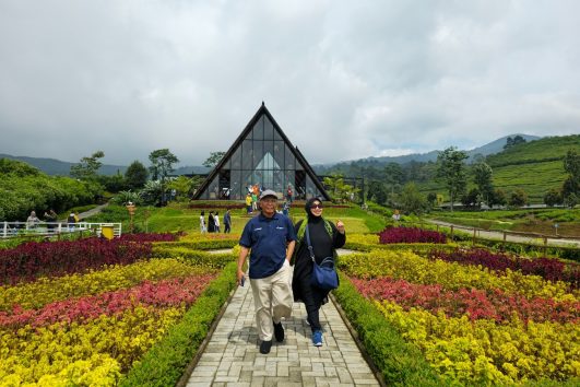 Paket Tour Bandung 1 Hari: Dusun Bambu, The Ranch Sariater Dan The Great Asia Africa
