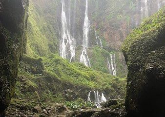 Paket Tour Malang 3 Hari 2 Malam (3H2M): Tumpak Sewu dan Pulau Sempu