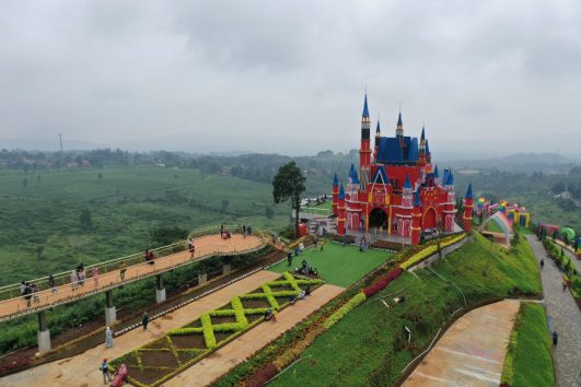 Paket Tour Bandung 1 Hari: D’castello, Tangkuban Perahu Dan Tahu Susu Lembang