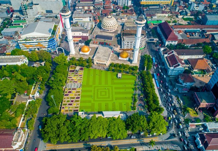 Paket Tour Bandung 1 Hari: Taman Hutan Raya Ir H Djuanda, Alun Alun Kota Bandung Dan Jl Braga