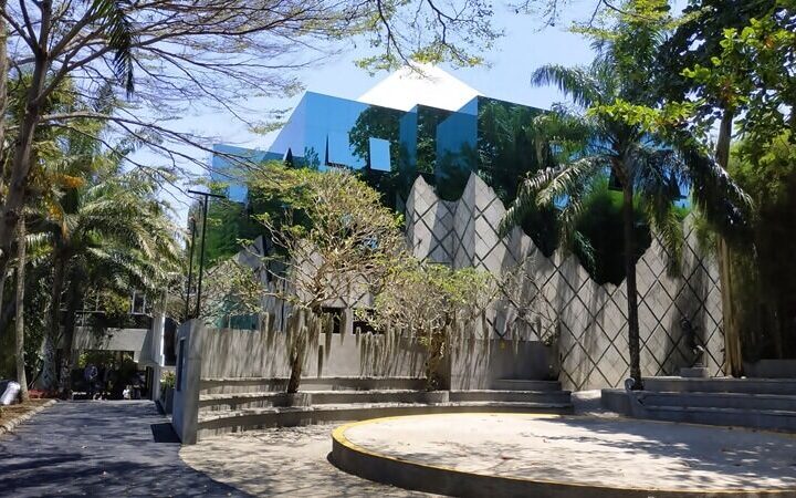 Paket Tour Bandung 1 Hari: Nu Art Gallery, Dan Jalan Cihampelas