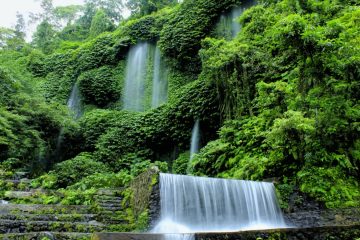 Paket Tour Lombok 1 Hari: Taman Narmada, Air Terjun Benang Stokel Dan Air Terjun Benang Kelambu