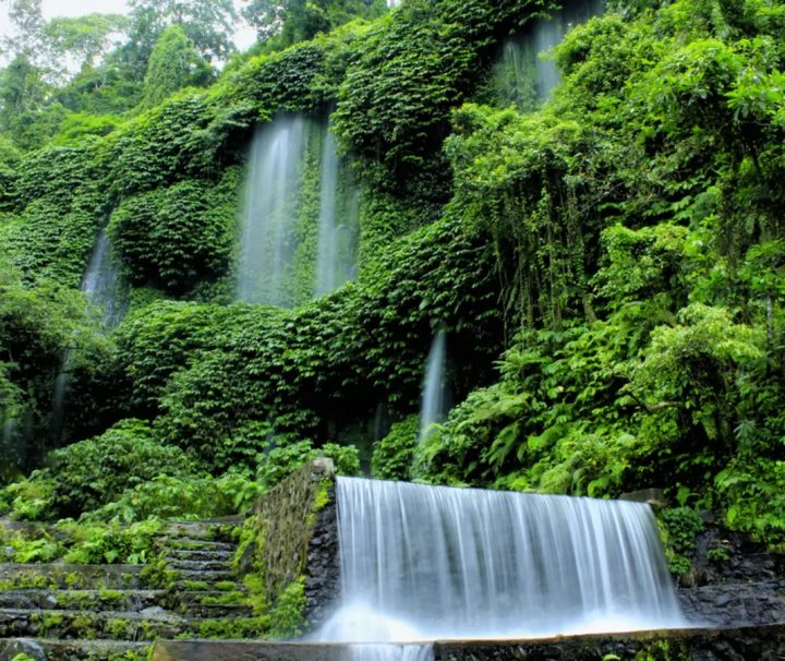 Paket Tour Lombok 1 Hari: Taman Narmada, Air Terjun Benang Stokel Dan Air Terjun Benang Kelambu