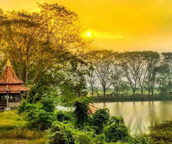 ONE DAY TRIP BANTEN: MASJID PACINAN TINGGI, SITUS PENGINDELAN ABANG EMAS DAN DANAU TASIKARDI