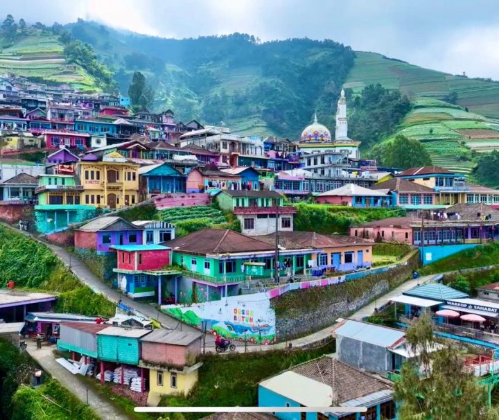 Paket Tour Magelang 2 Hari 1 Malam (2H2M)-Nepal Van Java