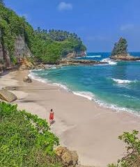 One Day Trip Sukabumi: Pantai Karang Gantung dan Curug Cigangsa