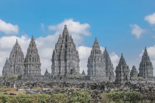 Paket Trip Jogja 1 Hari: Candi Prambanan, Pantai Ngandong dan Obelix Hills