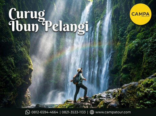 Wisatawan sedang menikmati keindahan Curug Ibun Pelangi dalam paket wisata Majalengka dari Campa Tour