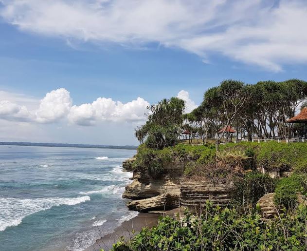 pantai batu hiu