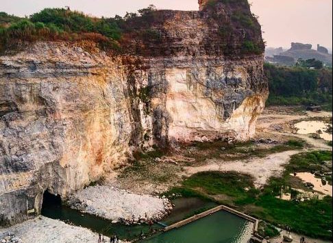 Wisata Alam Goa Lalay