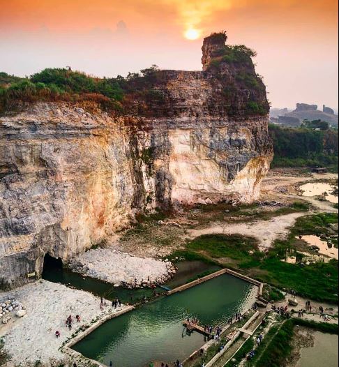 Wisata Alam Goa Lalay