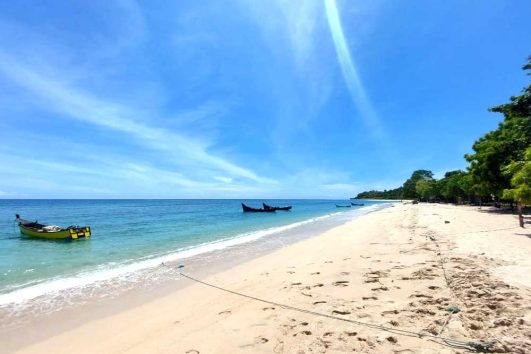 Paket Tour Wisata Pantai Pasir Putih Lhok Mee Banda Aceh Bersama Campa Tour