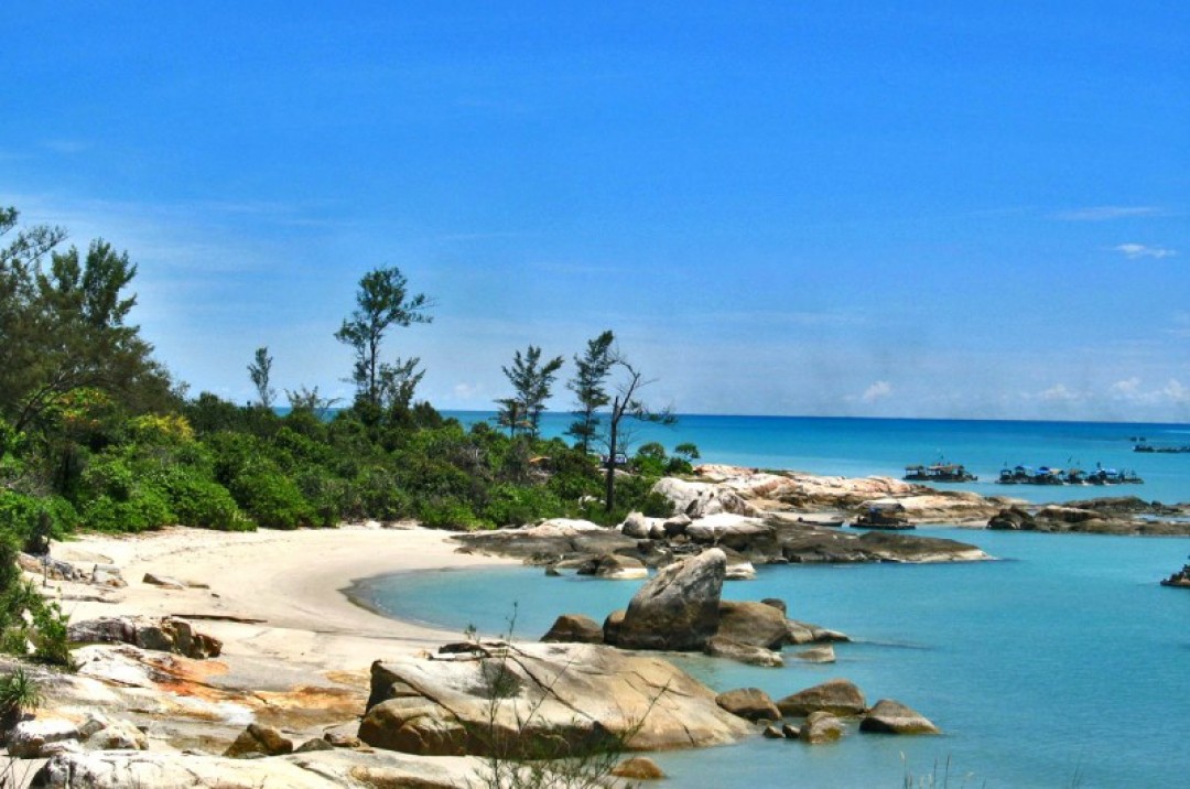 Paket Tour Wisata Pantai Penyusuk Bangka Bersama Campa Tour