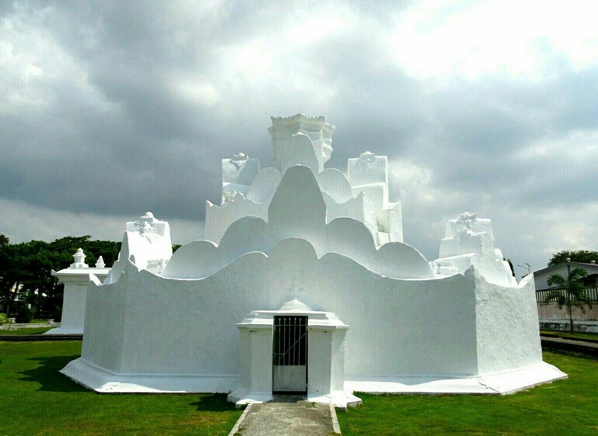 Paket Tour Wisata Taman Sari Gunongan Banda Aceh Bersama Campa Tour