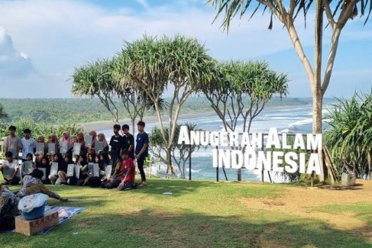 Paket tour wisata dan harga tiket Pantai Karang Tawulan Tasikmalaya